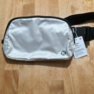 RARE OG NWT Lululemon Belt Bag White Opal/Black 2021 release